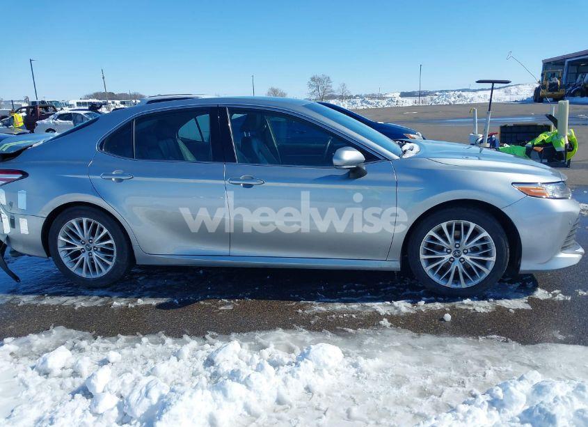 Thumbnail 5 of 2018 TOYOTA CAMRY XLE