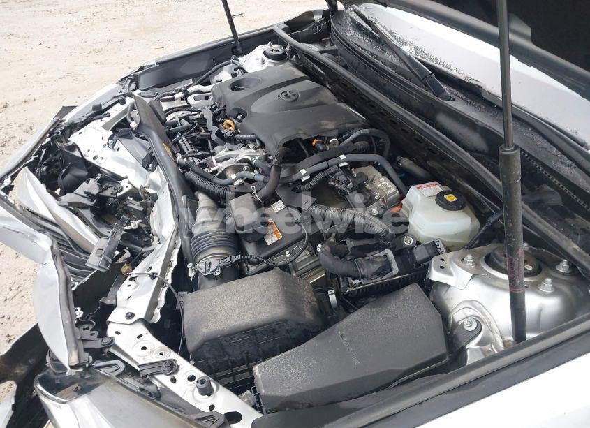 Thumbnail 2 of 2019 TOYOTA CAMRY HYBRID LE