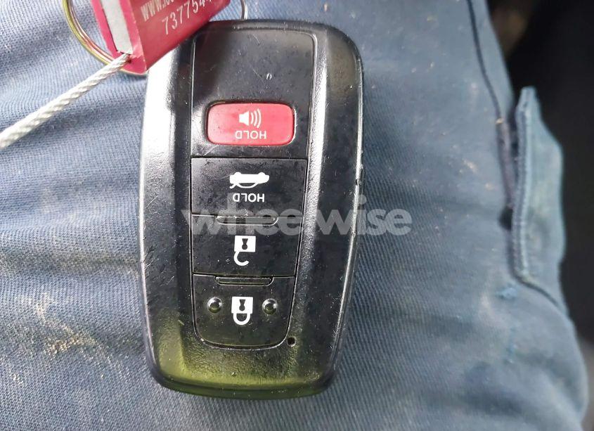 Thumbnail 3 of 2019 TOYOTA CAMRY HYBRID LE