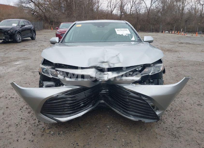 Thumbnail 5 of 2019 TOYOTA CAMRY HYBRID LE