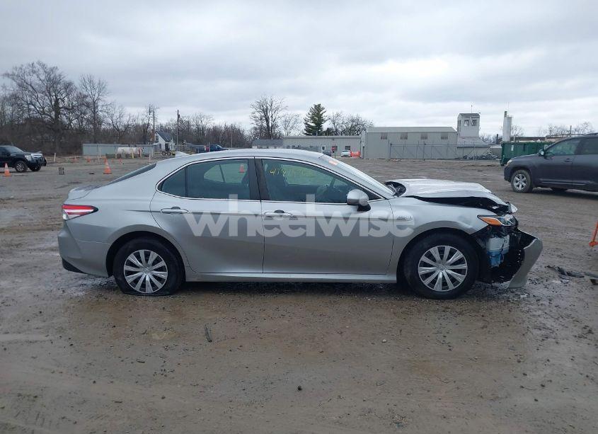 Thumbnail 6 of 2019 TOYOTA CAMRY HYBRID LE