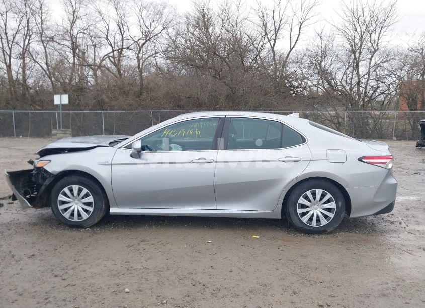 Thumbnail 7 of 2019 TOYOTA CAMRY HYBRID LE