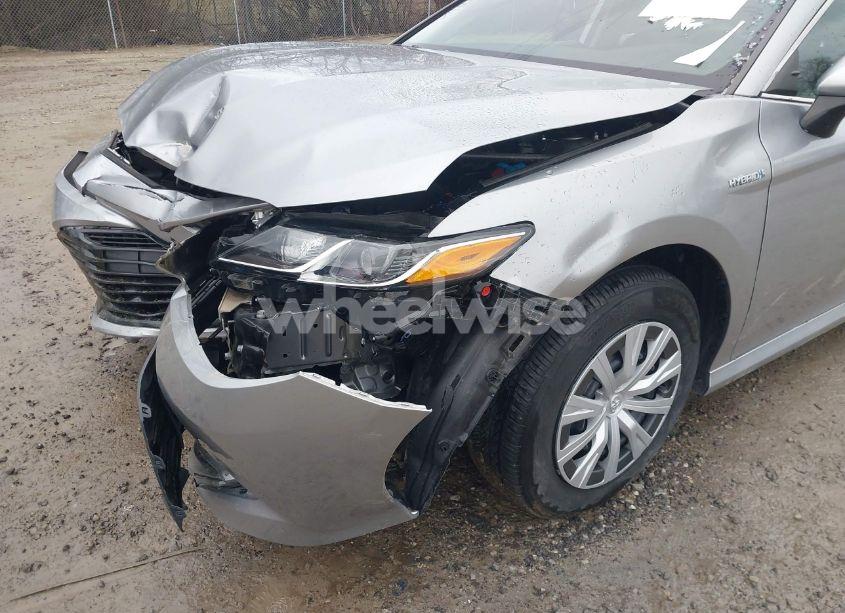 Thumbnail 11 of 2019 TOYOTA CAMRY HYBRID LE
