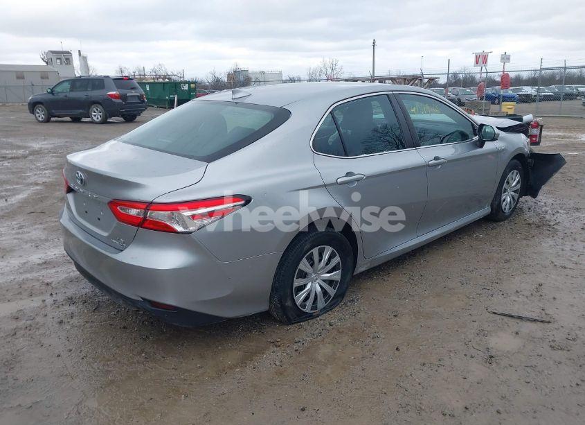 Thumbnail 14 of 2019 TOYOTA CAMRY HYBRID LE