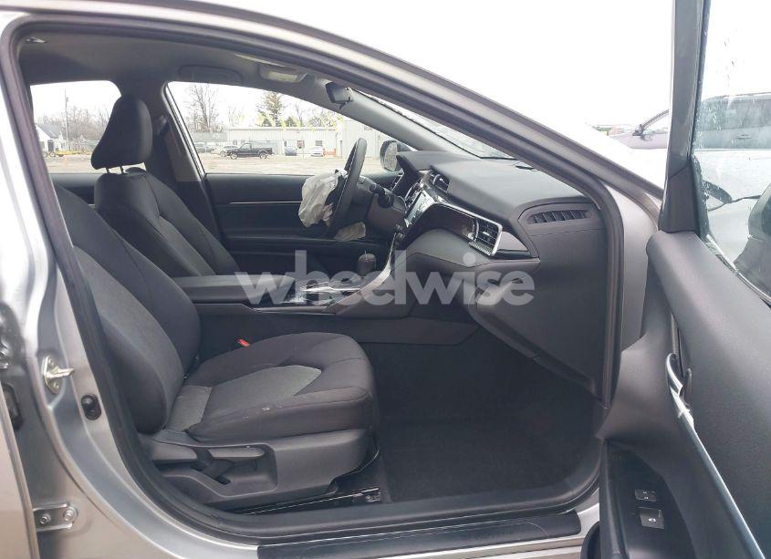 Thumbnail 15 of 2019 TOYOTA CAMRY HYBRID LE
