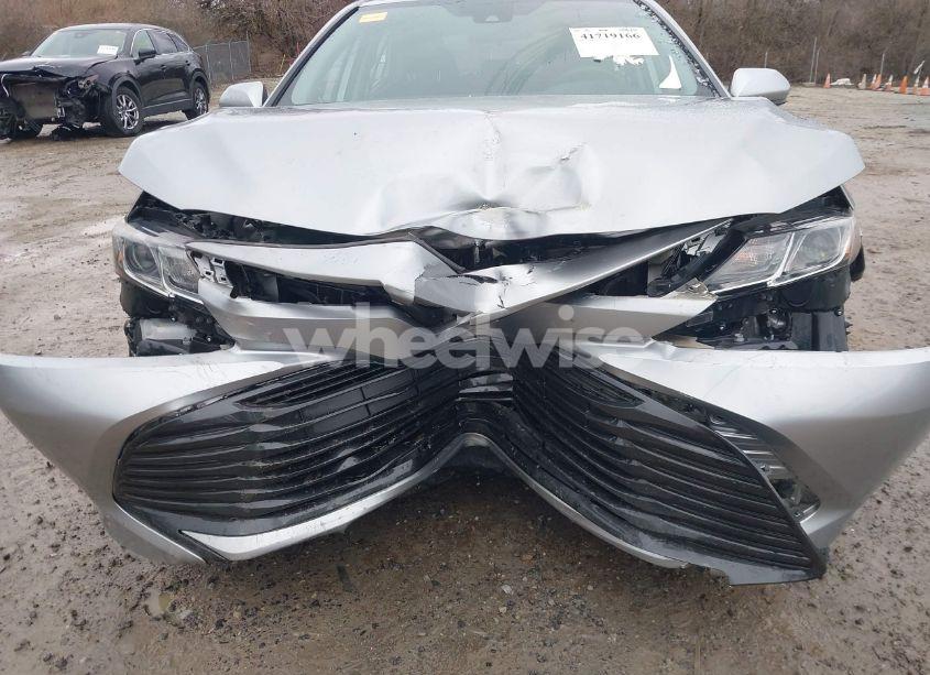 Thumbnail 16 of 2019 TOYOTA CAMRY HYBRID LE