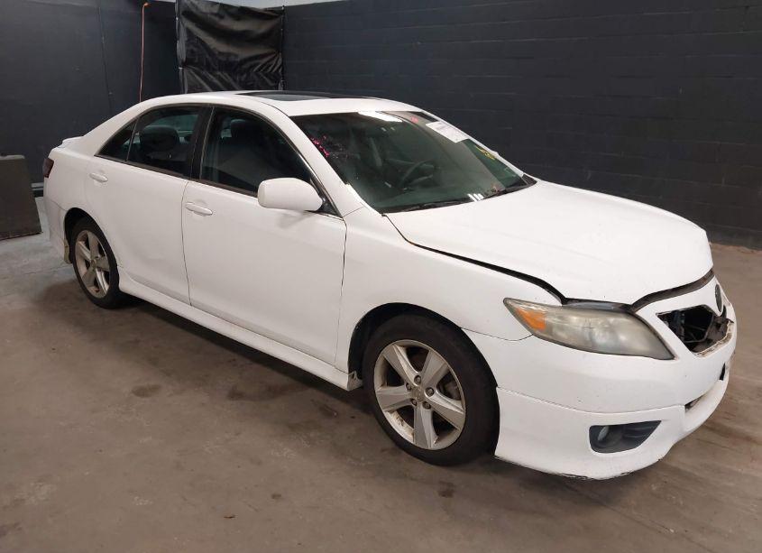 Photo of TOYOTA CAMRY SE