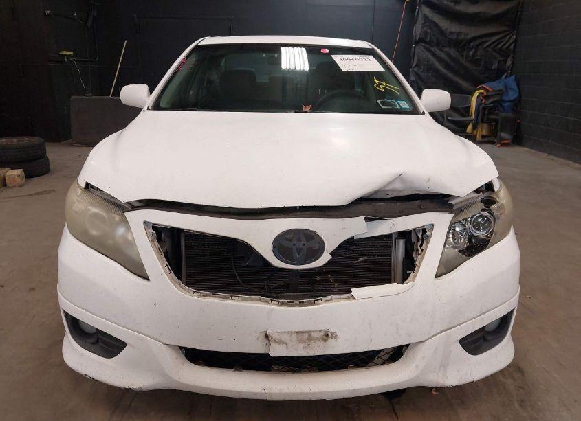 Thumbnail 4 of 2011 TOYOTA CAMRY SE