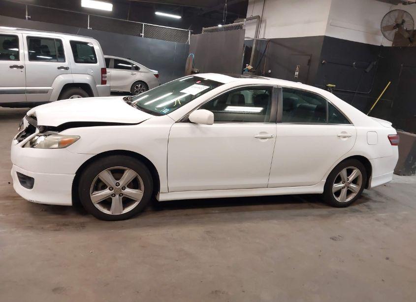 Thumbnail 6 of 2011 TOYOTA CAMRY SE