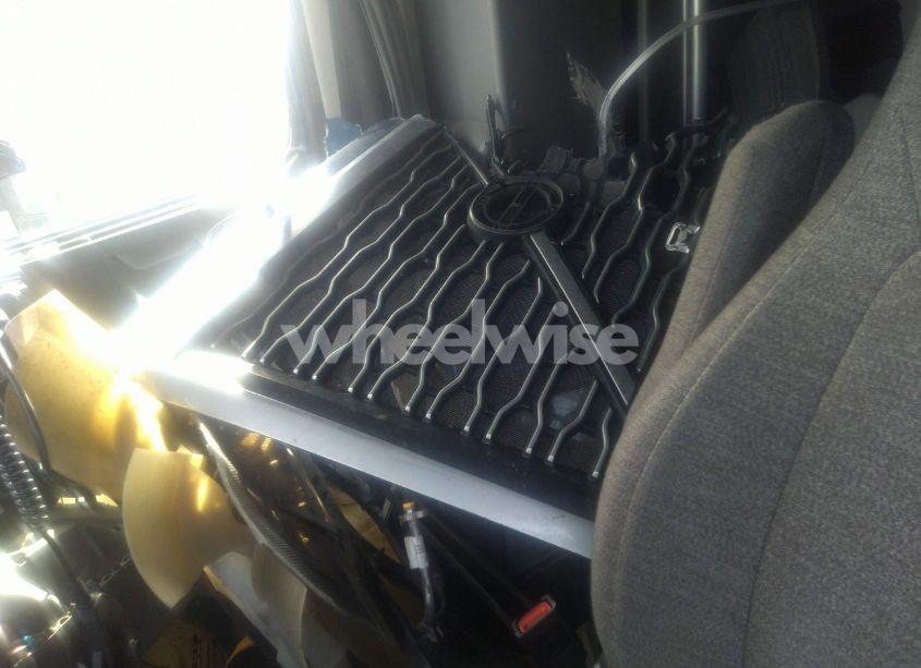 Thumbnail 4 of 2020 VOLVO VNL