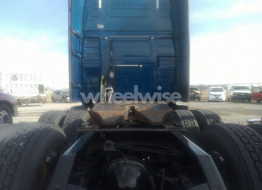 Thumbnail 12 of 2020 VOLVO VNL
