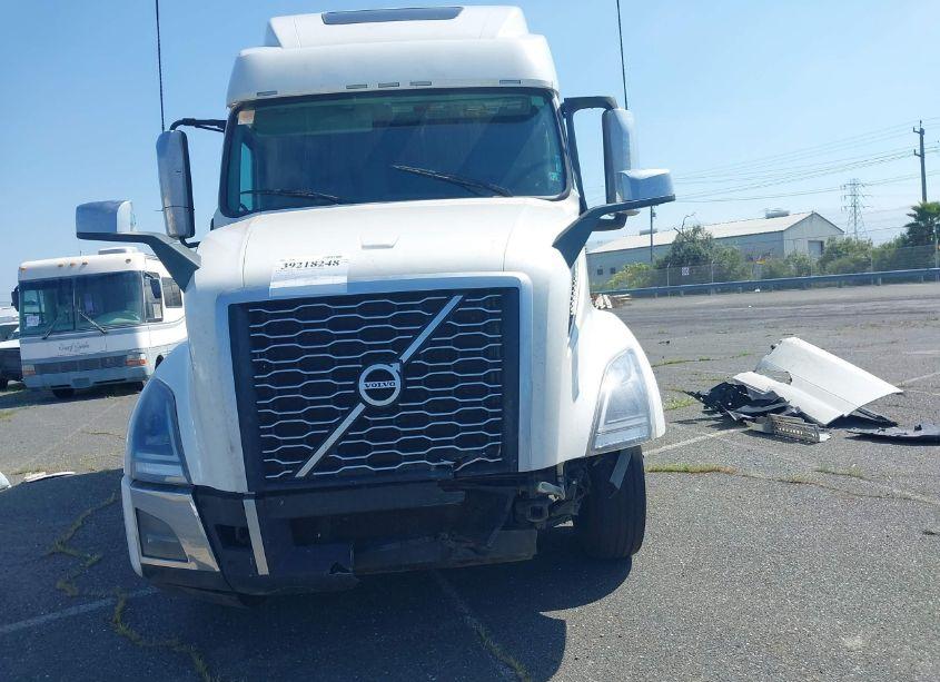 Thumbnail 7 of 2020 VOLVO VNL