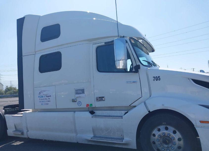 Thumbnail 8 of 2020 VOLVO VNL