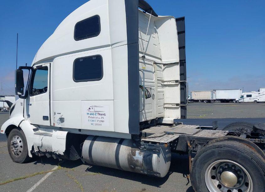 Thumbnail 9 of 2020 VOLVO VNL