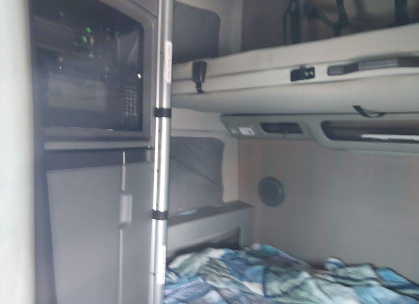 Thumbnail 11 of 2020 VOLVO VNL