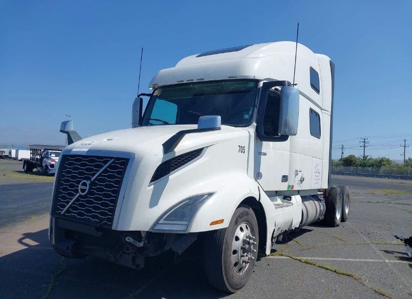 Thumbnail 12 of 2020 VOLVO VNL