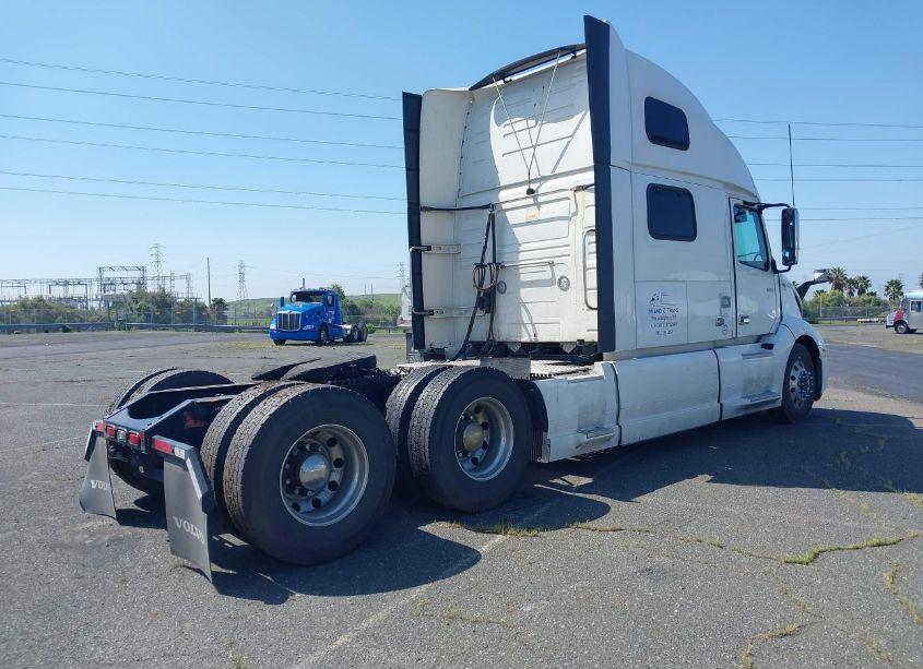 Thumbnail 16 of 2020 VOLVO VNL