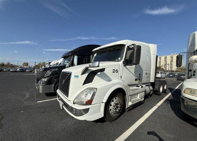Thumbnail 4 of 2018 VOLVO VNL
