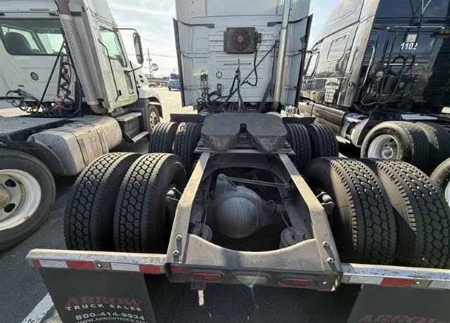 Thumbnail 10 of 2018 VOLVO VNL