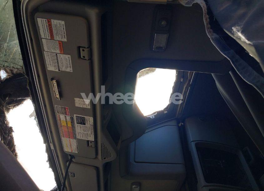 Thumbnail 6 of 2022 VOLVO VNL
