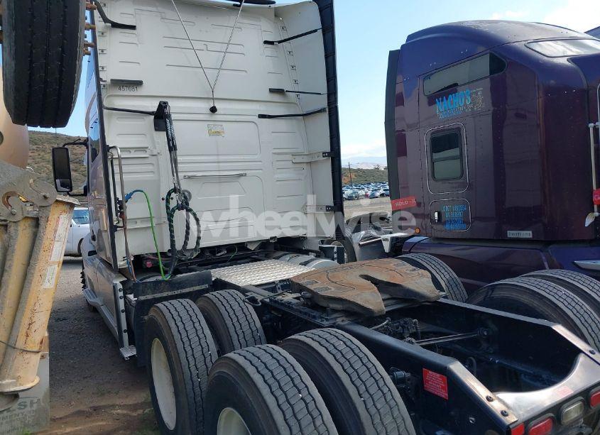 Thumbnail 8 of 2022 VOLVO VNL