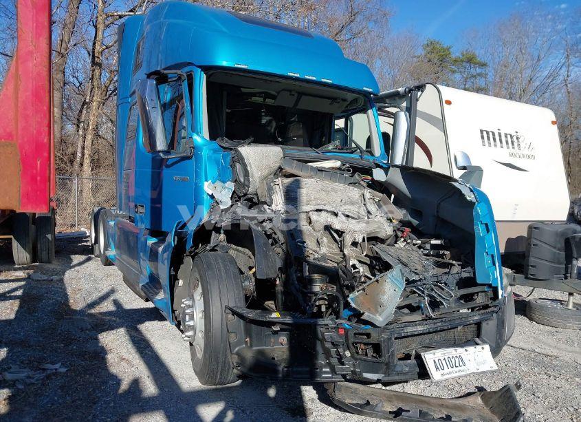 Thumbnail 3 of 2019 VOLVO VNL