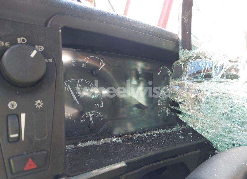 Thumbnail 18 of 2019 VOLVO VNL