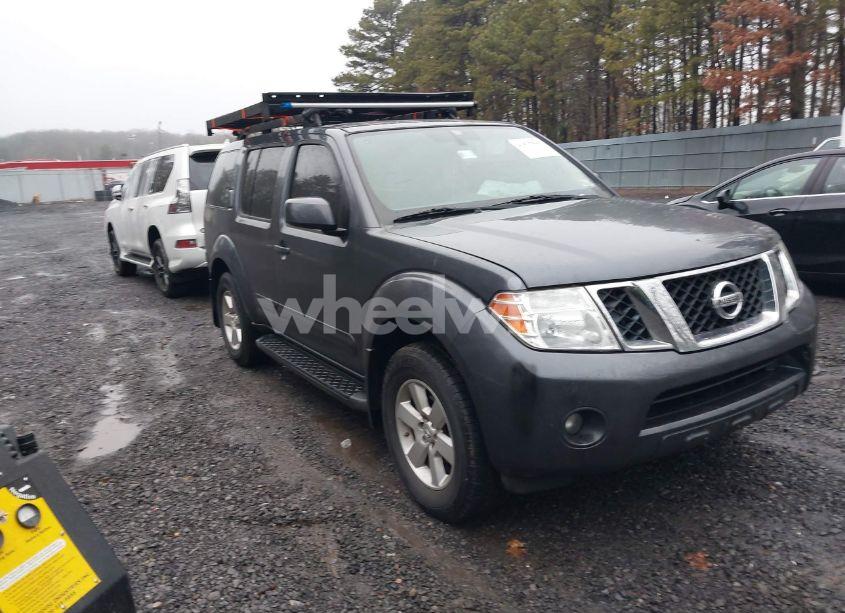 Photo of NISSAN PATHFINDER SV