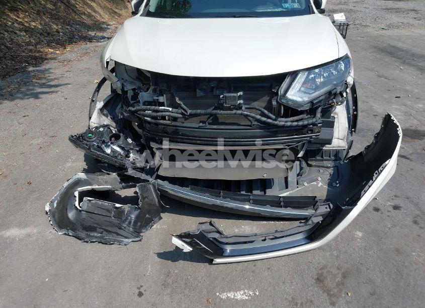 Thumbnail 4 of 2018 NISSAN ROGUE SV