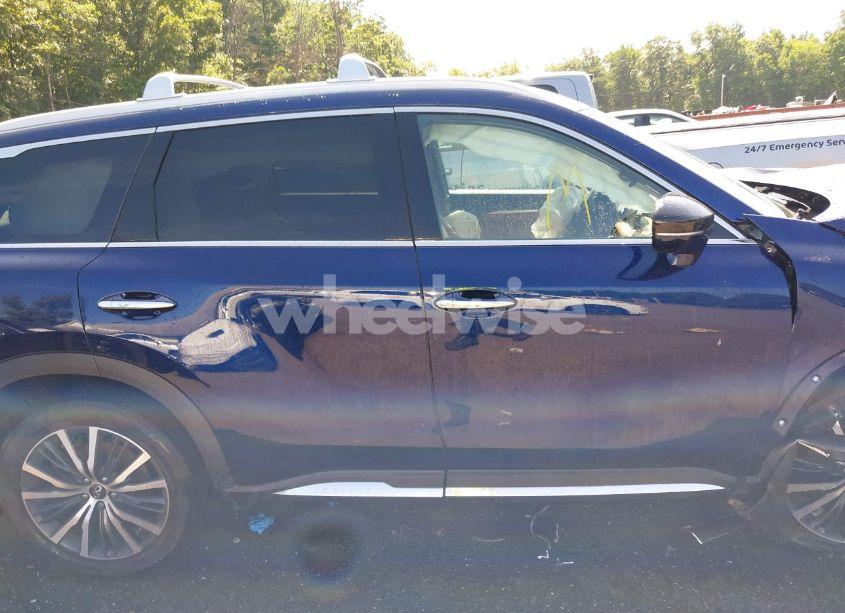 Thumbnail 5 of 2022 INFINITI QX60 SENSORY AWD