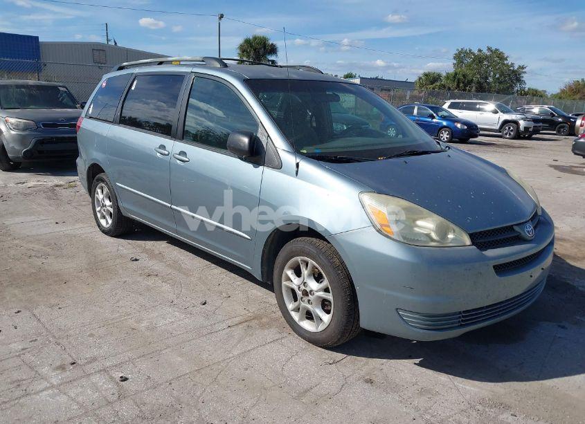 Photo of TOYOTA SIENNA LE