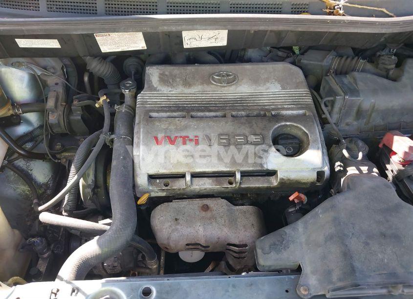 Thumbnail 2 of 2004 TOYOTA SIENNA LE
