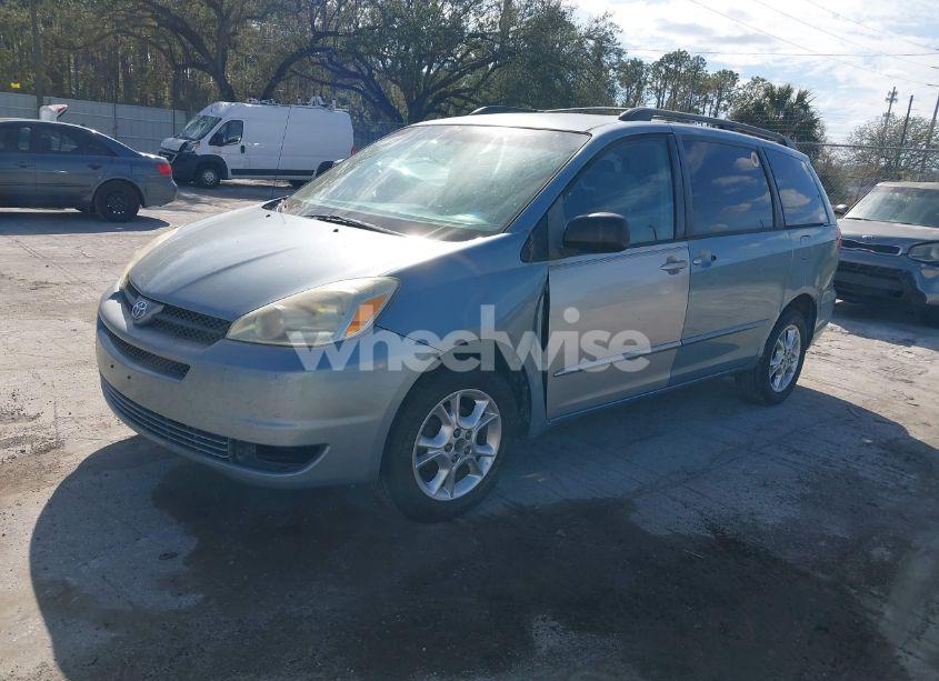 Thumbnail 4 of 2004 TOYOTA SIENNA LE