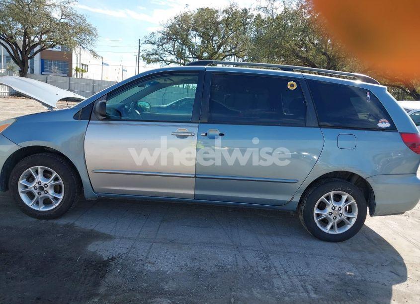 Thumbnail 8 of 2004 TOYOTA SIENNA LE