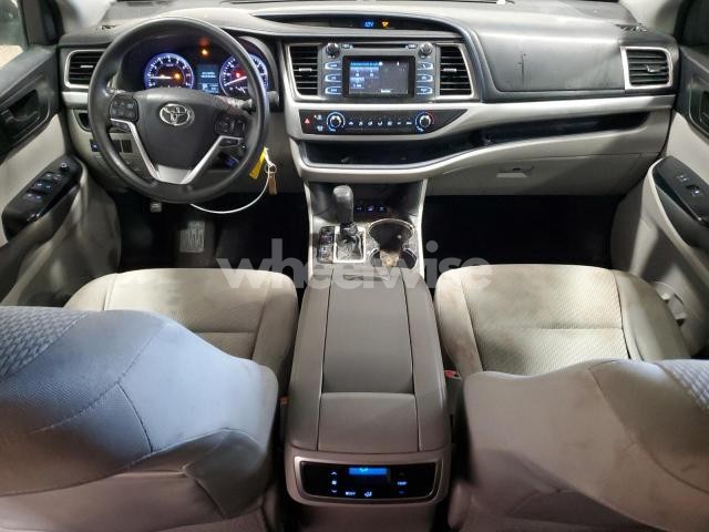 2016 TOYOTA HIGHLANDER LE