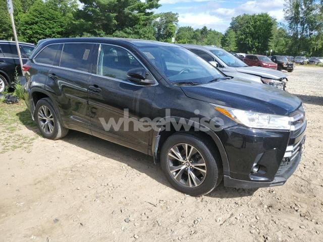 2018 TOYOTA HIGHLANDER LE - Photo 1
