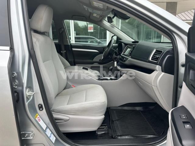 2019 TOYOTA HIGHLANDER LE