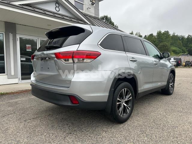 2019 TOYOTA HIGHLANDER LE