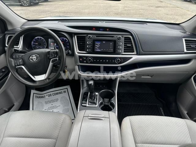2019 TOYOTA HIGHLANDER LE