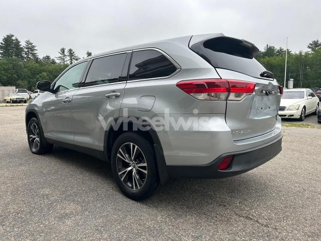 2019 TOYOTA HIGHLANDER LE