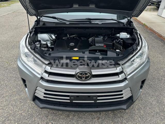 2019 TOYOTA HIGHLANDER LE