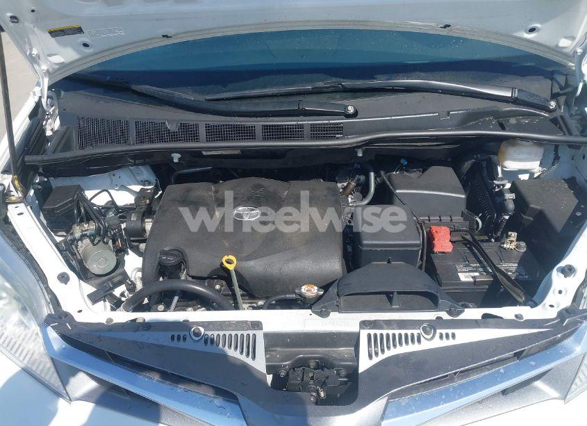 Thumbnail 2 of 2019 TOYOTA SIENNA XLE 7 PASSENGER
