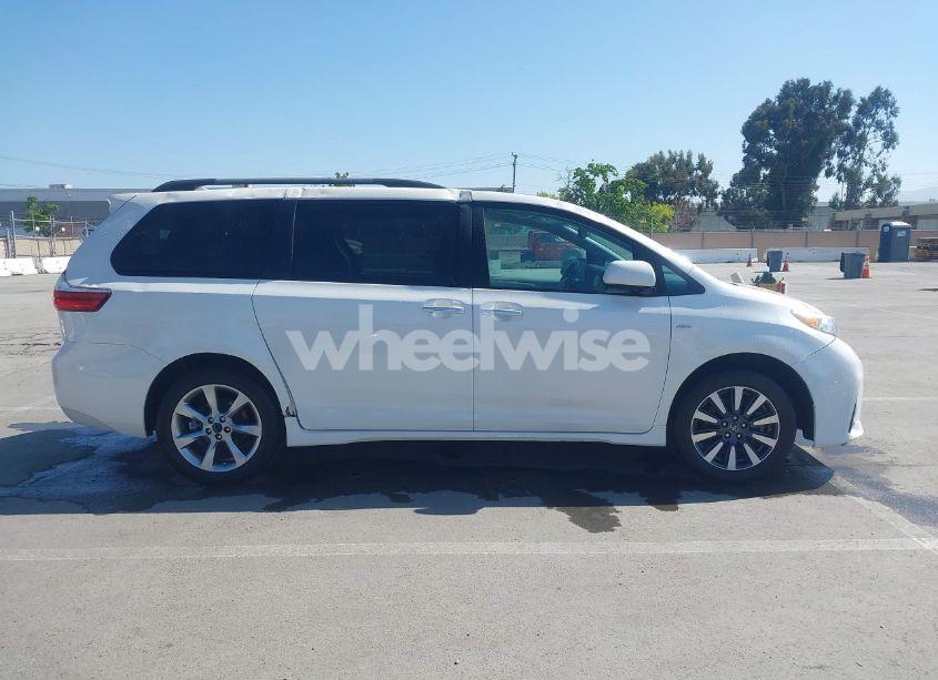 Thumbnail 5 of 2019 TOYOTA SIENNA XLE 7 PASSENGER