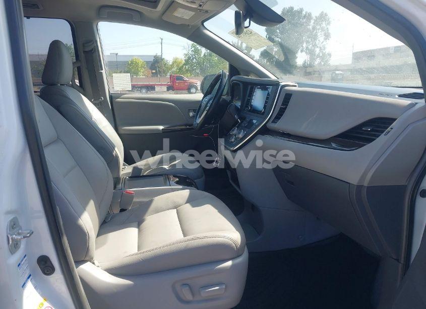 Thumbnail 13 of 2019 TOYOTA SIENNA XLE 7 PASSENGER