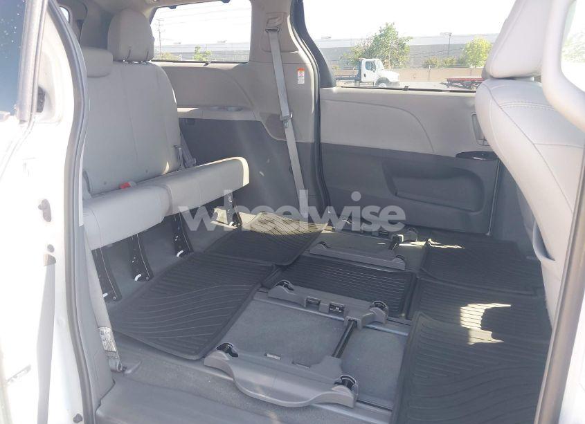 Thumbnail 16 of 2019 TOYOTA SIENNA XLE 7 PASSENGER
