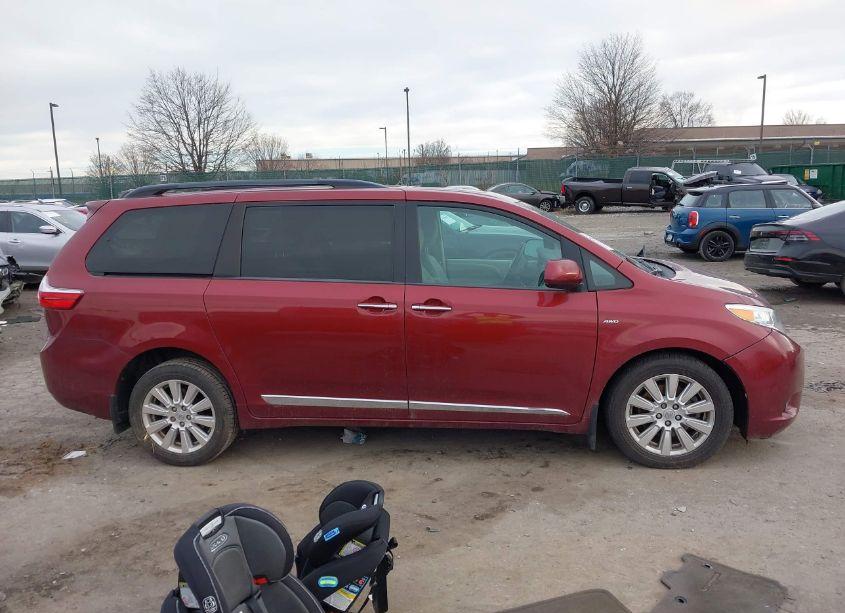 Thumbnail 4 of 2017 TOYOTA SIENNA XLE 7 PASSENGER