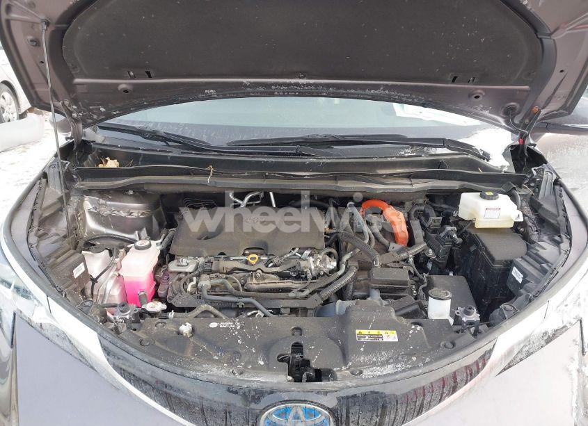 Thumbnail 2 of 2023 TOYOTA SIENNA PLATINUM