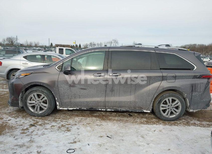 Thumbnail 6 of 2023 TOYOTA SIENNA PLATINUM