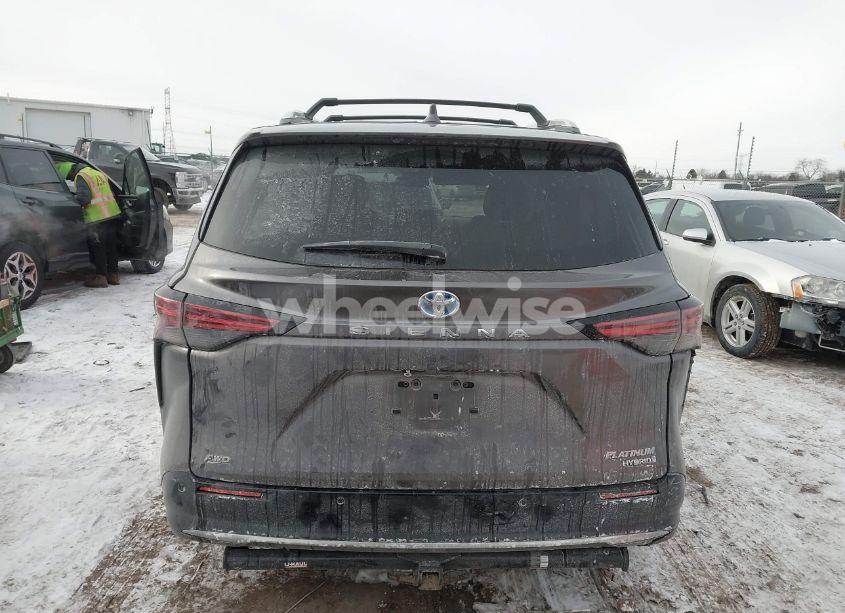 Thumbnail 8 of 2023 TOYOTA SIENNA PLATINUM