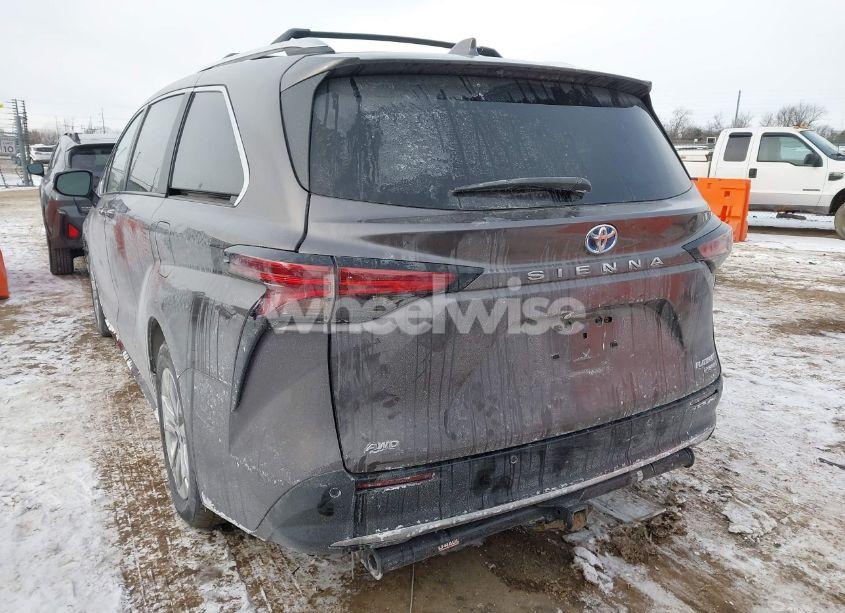 Thumbnail 10 of 2023 TOYOTA SIENNA PLATINUM